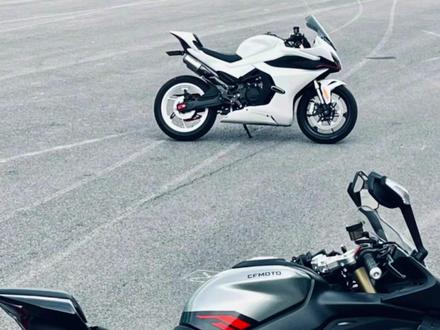 春风450SR单摇臂,双摇臂怎么选?#450sr单摇臂 #450sr #450SRS #赛道 #凯越四缸450rr