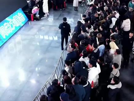 遵义站冠亚军东哥和兰琪绪,在镇雄阿朱大舞台“干起来了”#阿朱大舞台 #兰琪绪 #东哥山歌 #山歌分享 #演出现场视频分享给大家 @兰琪绪⁷⁹⁰ @东哥998 乌蒙歌王舞台(遵义赛区冠军)