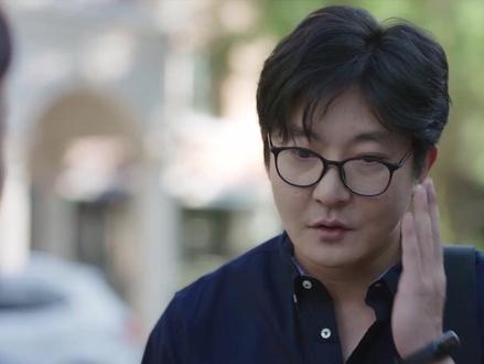 窝囊废逆袭成英雄!余欢水见义勇为,上电视火遍全城 #青年创作者成长计划 #2025年度好片精讲 #逆袭之路 #好剧推荐 #影视解说