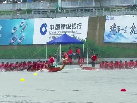 邵阳县二队 道县200米龙舟竞速 湘龙超道县站赛事实拍,3号航道的邵阳县二队出战200米直道竞速。每一次挥桨都拼尽全身力气,不论成绩如何,奋力拼搏的队员们已经做到最好,全力以赴便是无愧家乡!
#邵阳 #邵阳县 #邵阳县同城 #家乡街景 #乡愁记忆