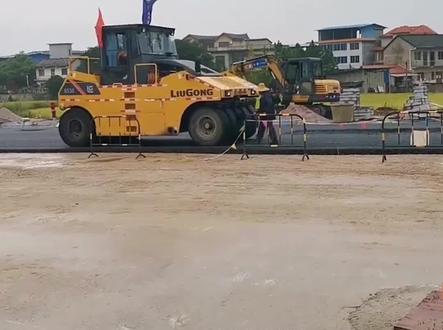 为何现在修路都用沥青不用水泥了,难道沥青更便宜吗?#汽车 #高速公路