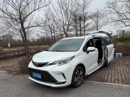 丰田混动车的正确搭电方式,你学废了吗?#汽车知识 #赛那#格瑞维亚