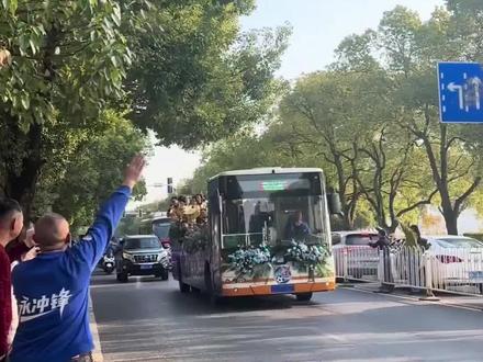 从默默无闻到赛场逆袭,每一步都拼尽了全力,这是草根战队的热血与倔强,为永州队点赞!#湖南#湘超#永州#夺冠 #万万没想到的结局