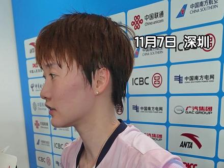 11月7日,深圳市体育中心体育馆。全运会羽毛球女团今日正式开赛,#陈雨菲 领衔浙江队,轻取山东队迎开门红,霸气表示 “目标肯定是冠军”谈及伤病从容淡定,直言专注备战不担心。(记者:李鹏毅 王易楚)#全运会