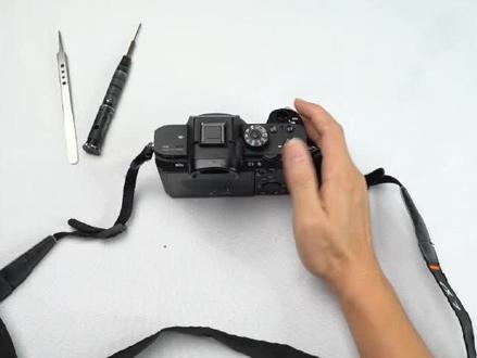 维修索尼a7r2相机,#专业维修 #相机维修 更换顶盖软性电路。
有兴趣加个关注吧!