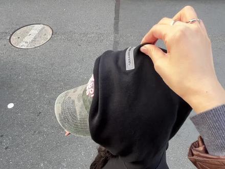 爆火🔥抓帽拍照教程,去拎你那不争气的好闺闺😏#干嘛拎我帽子 #拎帽子 #抽象 #有趣的视频 #ins爆火