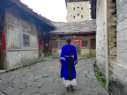 凤阳汉装是写给明朝中度凤阳的情书,它记录历史但不是历史,而是现实,它,是活态的明朝…#秀出新国风 #凤阳汉装#国风穿搭 #国风多巴胺穿搭大赏 #国风古韵