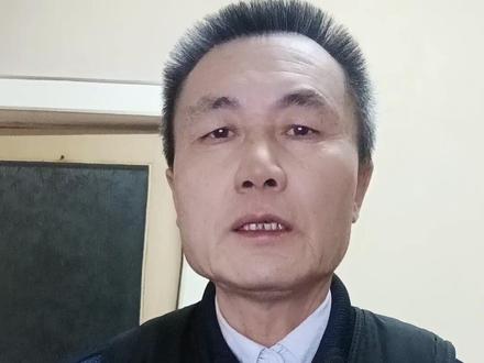 赵姓
读音为zhào的姓有七个,它们是肇、赵、兆、召、照、罩、诏。
今天介绍的赵姓是赵子龙的赵。
谨以此文献给同在抖音和微信中的亲人、朋友以及在抖音中不知道姓名的赵姓朋友。
赵姓的来源有十四种,只介绍最根本的三种。
其一是源于嬴姓,帝颛顼之裔伯益之后。其裔孙季胜与其子孟增于商末居山西离石之皋狼,下传至造父。造父善御,事周穆王,受封赵城(故地在今山西洪洞北之赵城镇,西周末为晋所并),因氏。
其二是来源于夏桀之臣赵梁,这说明在造父之前已有赵氏。
其三是卫国的赵氏。
除汉族外,现在有、壮族、藏族、回族、满族、蒙古族、景颇族、朝鲜族等近三十个少数民族使用汉字姓时均有此姓。
赵姓的郡望为南阳(河南境)、金城(兰州附近)、下邳(江苏境)、颖川(河南境)、天水。
赵姓在当代是第8位大姓,占全国人口约近2.06%。主要分布在山东、河南、河北、黑龙江、江苏、云南、四川、陕西、安徽辽宁等十一省,约占全国赵姓人口的73%。
上述内容来自《中国姓氏大辞典》1392页。
另外,赵不只是个姓,只是一般的辞书中没有解释它的字义。它有疾行、超腾、轻捷等意思,如果起名时参照字义,就会把名字起的更好。