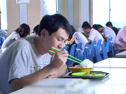 农村小伙考上国防大学,富二代不但没嫌弃他的出身,甚至还帮他 播放完整正片#一个片段看完一整部剧 #我的观影报告