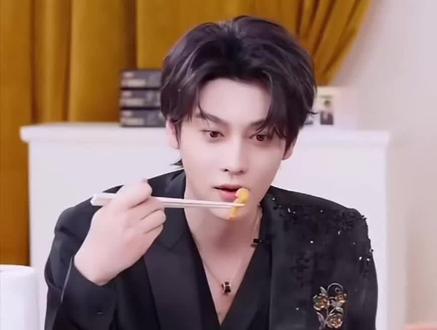 笑死了😂我想看少辉表情