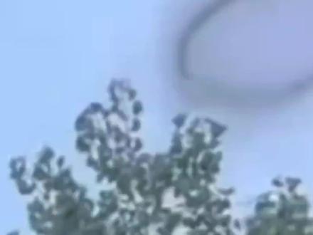 大连上空飞过不明黑色烟圈,直径上百米米,形似UFO#科普 #知识 #ufo #不明飞行物