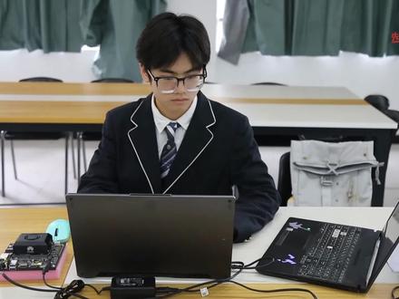 00后#学生 #开发者 借助#华为 昇腾Atlas 200I DK2开发板快速高效地完成模型训练,并将数据传回电脑和云上,节省硬件成本也缩短研发周期。用AI探索#医疗 领域的技术创新,为少数群体守护光明!#人工智能