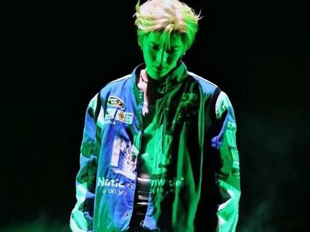 侯明昊南京演唱会《Sold Out》4k 侯明昊封神之一,被原唱夸爆了,成都演唱会没有唱哦
#侯明昊 #侯明昊演唱会 #侯明昊跳舞 #侯明昊唱歌 #soldout