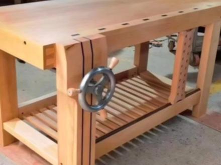 多年的木工基础还是有的,做一些科技含量不是很高的物价还是手到擒来的,视频做的粗略些,但不影响大家多交流沟通#制作过程 #木匠手艺人 #五金工具