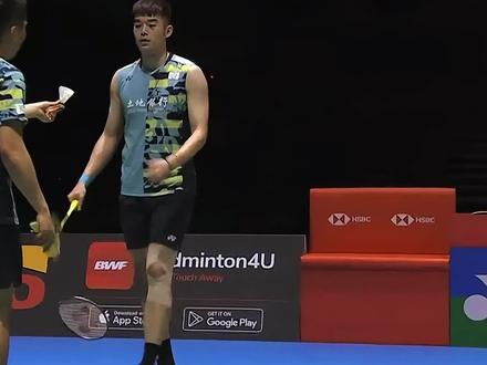 你觉得判罚合理吗?你喜欢黑袜黑靴的搭配吗?#王齐麟 #羽毛球精彩片段 #运动员的颜值真不是吹的 #判罚