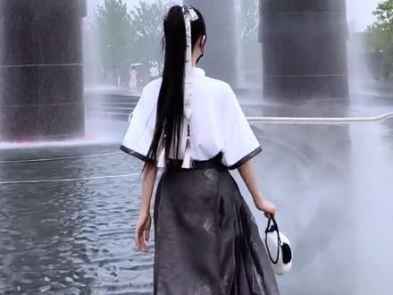 马面裙的文化从兴起到衰落,再到现在算是又兴起了吧#国风合伙人 #原创古风计划 #着我汉家衣裳兴我礼仪之邦 #马面裙 #传统服饰