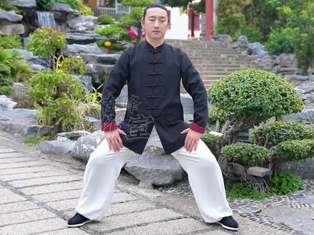 摇头摆尾是八段锦最难的一段,跟着李老师练一练吧!#八段锦 #武当 #养生 #健康 @武当·李在峰 @师傅的院子
