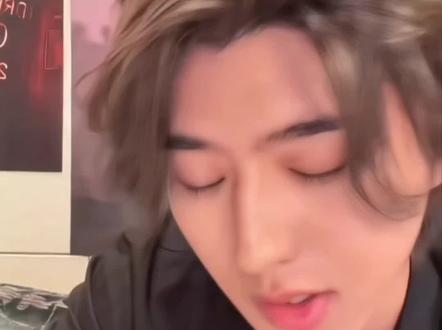 今天晚上最难过的就是他说:“我快30了,我不是19岁了”꒦ິ^꒦ິ,不要再说宝宝沧桑了˃ ˄ ˂̥̥ ,虽然你不是19岁了,但是我是在你19岁开始喜欢你的#蔡徐坤 #直播切片