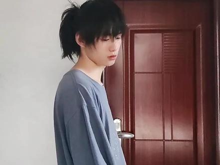 你看嘛 4秒过后拳头又硬 #张楚岚 #一人之下第六季#长发男发型 #二次元穿搭模仿#国漫动漫