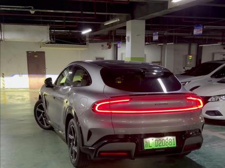 终于升级了 1.11.4 版本,来体验下新功能:关门泊车#小米汽车 #小米YU7 #我和我的小米汽车 #汽车人日常