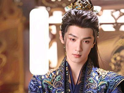 都在可惜《一笑随歌》去年热度居然没有破万,但却无一人说出它为什么可惜,今天一条视频带你看懂这部被低估的神作#一笑随歌 #李沁 #陈哲远 #剧情深度解析 #影娱点评官