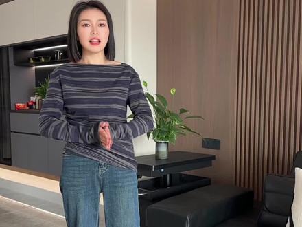 邻居都来抄作业的沙发背景墙落地效果,手机已经拍不出她的高级感了#意式极简 #沙发背景墙 #木饰面护墙板 #客厅背景墙 #隐形门背景墙