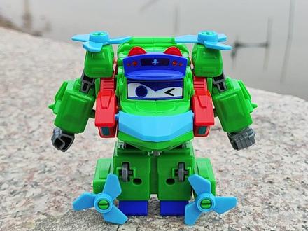 百变校巴玩具,火星大冒险直升机歌德变形机器人 #内容启发搜索