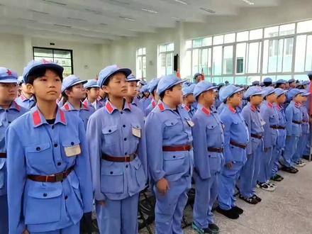 我在我们重庆市巴南区南彭小红军训练基地接受五天的革命传统教育,小红军军事训练。今天是第一天。