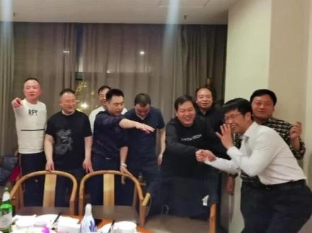 80后高中同学聚会,有的已经成了油腻大叔,有的还是曾经的少年#同学聚会 #同学情永远在心间 #80后 #老同学相聚
