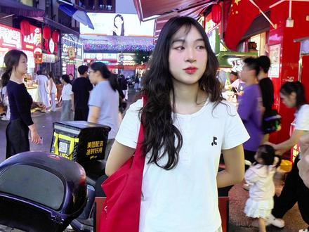 街头采访,有没有哪个角色的武器是头发? #街头采访