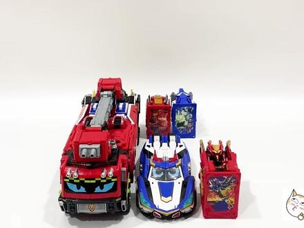 炫卡斗士W 烈焰凤凰、炫蓝闪电W、烈狮火警变形合体