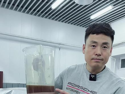 刚加进发动机的机油,运转几分钟后会是什么颜色#汽车维修 #汽车养护