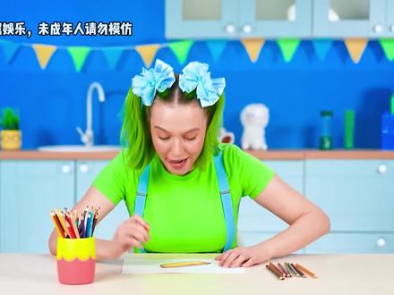 制作热狗面包大作战:乐高手VS鲨鱼手,哪一种更方便做饭呢? #歪果仁 #老外真会玩 #奇葩挑战