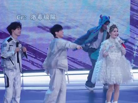 谁能不羡慕被大家爱着的谢娜呢 #谢娜演唱会 #张杰 #谢娜与何炅 #成都 #友情