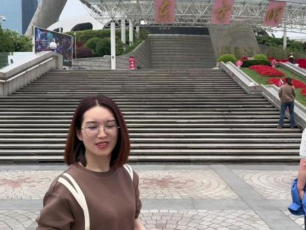 体验东方明珠自助餐厅,可以快速登顶,吃的也不错,这钱花的值!