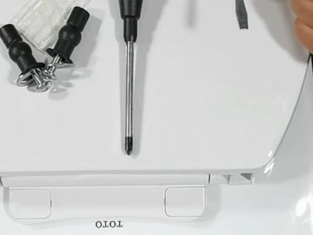 TOTO坐便器盖板拆卸与安装步骤操作