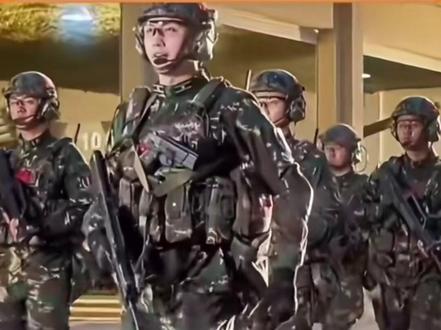 警察演多了就腌入味了😂#综艺 #黄景瑜 #名场面 #搬运