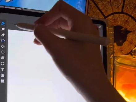 圣诞节快乐!梦幻圣诞树 解说版上线啦,快一起来画吧~
画世界Pro 绘画过程~
#送ta上精选 #艺术在抖音 #解锁你的圣诞画卷 #圣诞树 #画世界pro