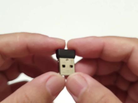 无线鼠标接收器拆解,指甲盖大小里面都有什么东西? #无线鼠标 #接收器 #拆解