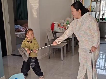 这个天天跳绳app也太好玩了,里面除去基础的运动,还能玩各种体感游戏,现在吃完饭再也不用窝在沙发上了,开始轮流玩上体感游戏啦!
@天天跳绳App #天天跳绳app #体感游戏