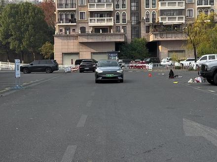 我们车辆隔音一般,平时开车胎噪风噪有点大,都是减配了隔音密封条,下雨洗车水渍灰尘也会进入车里,时间长了还会异响,坐在车里体验感不是很好,快来安排这个小鹏专车专用隔音密封条#汽车好物 #小鹏汽车 #小鹏m03 #小鹏汽车p5