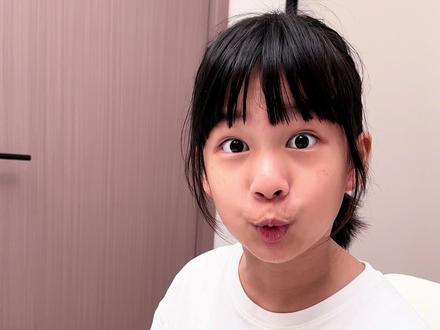 她用纸做了一套她们班级里的书桌 #手工#儿童手工#阿诗的日常