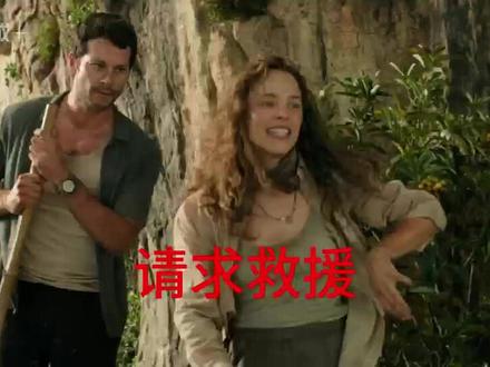 打工人被逼黑化,荒岛虐杀极品老板,结局细思极恐 2026年这部《请求救援》(Send Help)由《蜘蛛侠》导演山姆·雷米执导,是一部R级心理惊悚片,被网友戏称为“打工人最爽的老板祭天电影”。#请求救援#荒岛余生#美女#大海生存