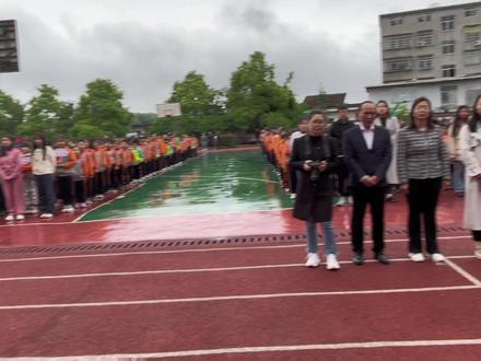 三阳镇中心小学“国旗在我心中,向国旗敬礼”主题升旗仪式。#记录校园生活 #可爱的学生 #乡村学校 #小殷校长 #热门 @抖音小助手 @DOU+小助手