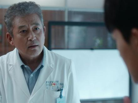#非凡医者 沟通障碍影响入职,天才医生陈辉的脑子比机器好使 #张晚意新剧人设 #张晚意