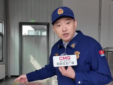 #西宁分享 消防员提醒:插线板或大功率电器电线要散开使用,过长也千万别捆扎!实验证明:电线缠绕散热差,大功率使用时绝缘皮易熔化,极易引起短路起火 !(来源:@国家应急广播 )