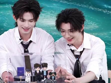 放你家放我家?一三五二四六。你家我家都是一家。#原来全世界追星都一样 #我的宝藏男孩 #云旗 #郝熠然 #一家四口