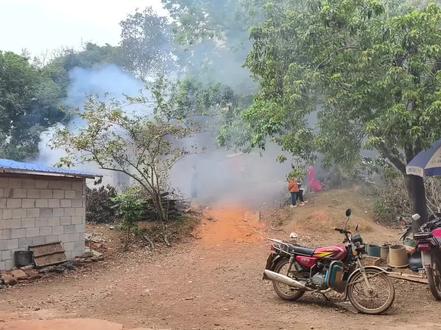"稚子年少不知事,却是人生最乐时"
大概说的就是这样的时刻没有心事,没有权衡,快乐来得那么直接又滚烫。