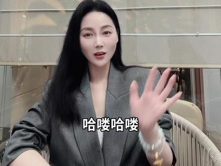 A股低谷最清醒的认知:熬得过震荡,方能守得住繁华
当下市场持续震荡洗盘,多数投资者被短期波动影响,心态焦虑、信心低迷。总觉得行情鸡肋难做,不断否定市场,最终在恐慌中丢失耐心、踏空底部机会。
但看懂周期的人都明白:当下不是没有行情,而是周期底部最珍贵的价值沉淀期。
资本市场永远是人性博弈。散户集体恐慌、盲目看空的时候,恰恰是理性资金悄悄低位吸筹、布局未来的黄金窗口。大多数人亏钱,输的从来不是技术,而是情绪与认知。
目前市场整体箱体震荡,无单边大跌、也无单边大涨。震荡行情不靠预判涨跌,靠节奏、靠耐心、靠坚守主线。
当下政策底稳固,市场底部充分夯实,聪明资金早已停止抛售,在分歧中悄悄蓄力等待回暖。
震荡行情切忌频繁交易、盲目跟风。给大家三个高价值研究方向:产业架构升级赛道、头部企业上市催化赛道、中报业绩兑现赛道,也是当下资金核心抱团方向,仅供学习参考。
稳健思路守核心资产吃复利,波段思路紧跟主流赛道不跑偏。
记住震荡市顶级心法:底部沉淀、企稳观望、破位取舍、不贪浮利。
投资最高境界,是看不懂就空仓等待,耐得住寂寞,才能守得住主升浪。
市场所有震荡,皆是蓄力。周期永远奖励冷静、自律、有耐心的人。
⚠️风险提示:本文仅为个人投资认知心得分享,不构成任何投资建议,市场有风险,投资需谨慎。#上交所投服#直男财经#A股#抖音财经#抖音我要上热门