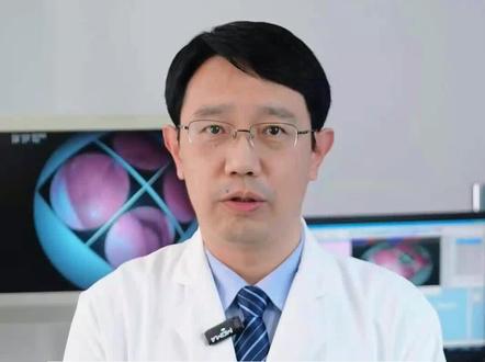 中耳炎需要多久时间才能治愈? 中耳炎的治愈时间因个体差异、中耳炎的类型和严重程度而异。大多数急性中耳炎在经过适当治疗后会在数天到两周内自行愈合。然而对于复杂或慢性中耳炎,可能需要更长的时间来恢复。以下是一般而言的中耳炎恢复时间范围:
一、急性中耳炎,对于急性中耳炎,适当的治疗,如抗生素、止痛药等,通常可以帮助炎症迅速缓解,大多数情况下,炎症会在数天内开始改善,完全恢复需要约7-14天左右。
二、慢性中耳炎,慢性中耳炎是指持续或反复发作的中耳炎,它的恢复时间可能更长,可能需要几周或数月的治疗和后续随访,并且可能需要长期的监测和管理。请注意,以上时间仅作为参考,确切的中耳炎恢复时间会因个体和病情差异而有所不同,在怀疑中耳炎的情况下,及早就医并遵循医生的建议治疗非常重要,医生会根据具体的情况评估病情,并给出适当的治疗计划和预测恢复时间。
#中耳炎 #耳朵健康 #耳鼻咽喉科 #开工健康手册 #深圳市萨米医疗中心(深圳市第四人民医院)